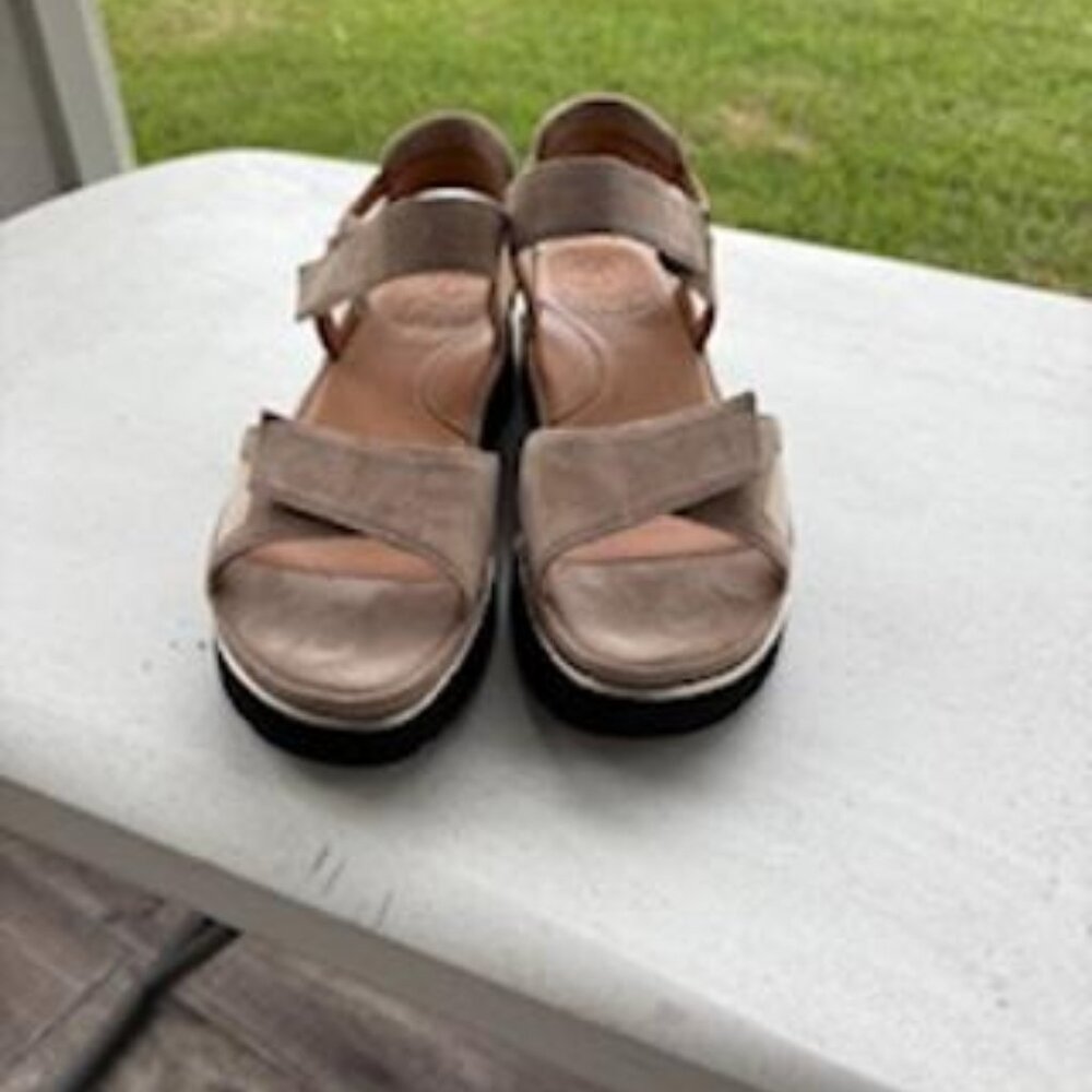 Beige, suede LDP sandals, size 7.5M